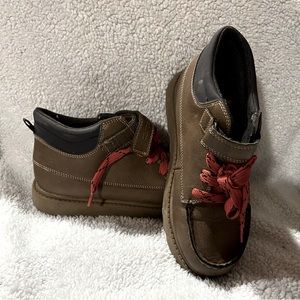 Carters boys hiking boots size youth 2